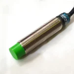 سنسور القایی 12 میلیمتری PRL12 آلتون NPN از نمای نزدیک