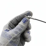 سنسور فیبر نوری FN-D111-2M در دست